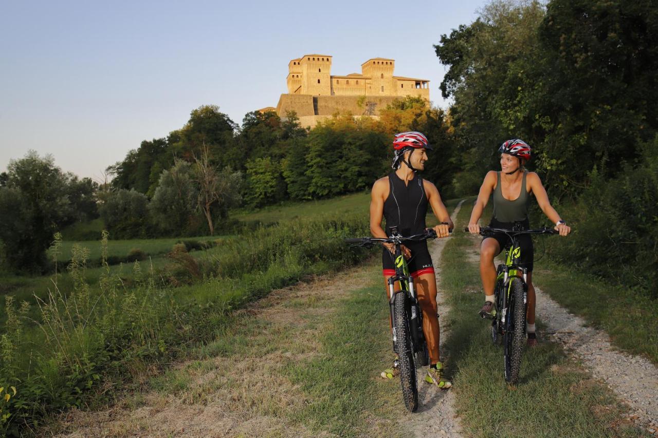 La Locanda Del Borgo Torrechiara Eksteriør billede
