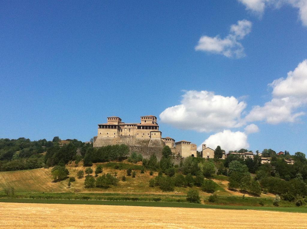 La Locanda Del Borgo Torrechiara Eksteriør billede