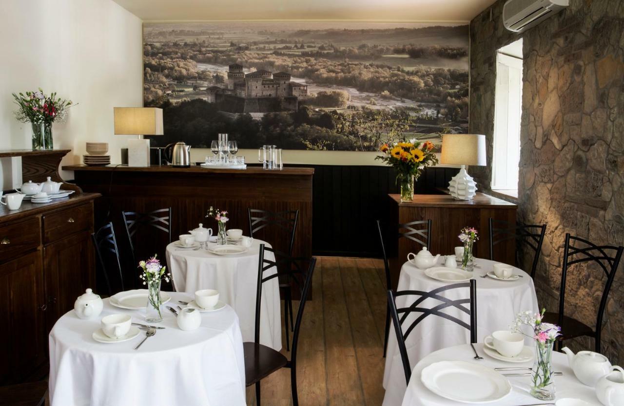 La Locanda Del Borgo Torrechiara Eksteriør billede
