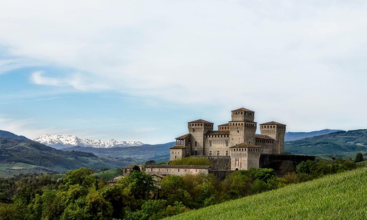 La Locanda Del Borgo Torrechiara Eksteriør billede