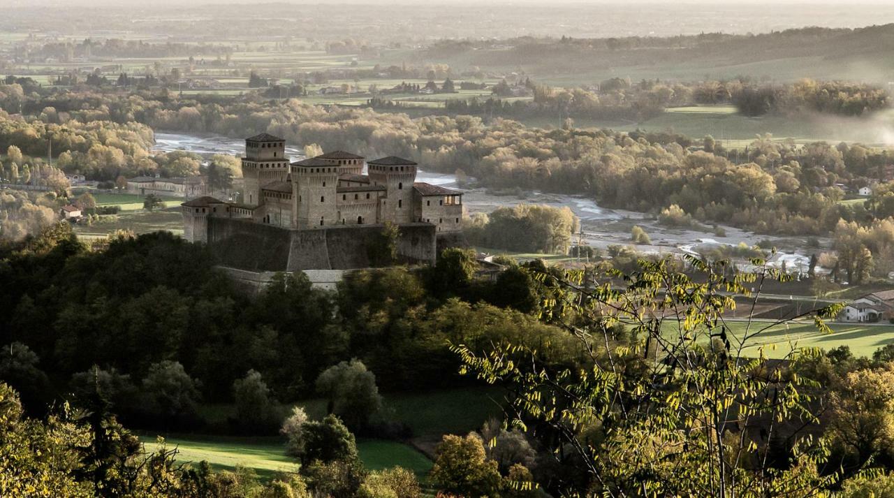La Locanda Del Borgo Torrechiara Eksteriør billede